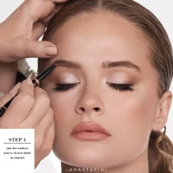 Anastasia Beverly Hills Brow Definer kulmakynä 0,2 g