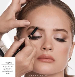 Anastasia Beverly Hills Brow Definer kulmakynä 0,2 g