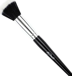 By Raili Pro Glow Face Brush meikkisivellin