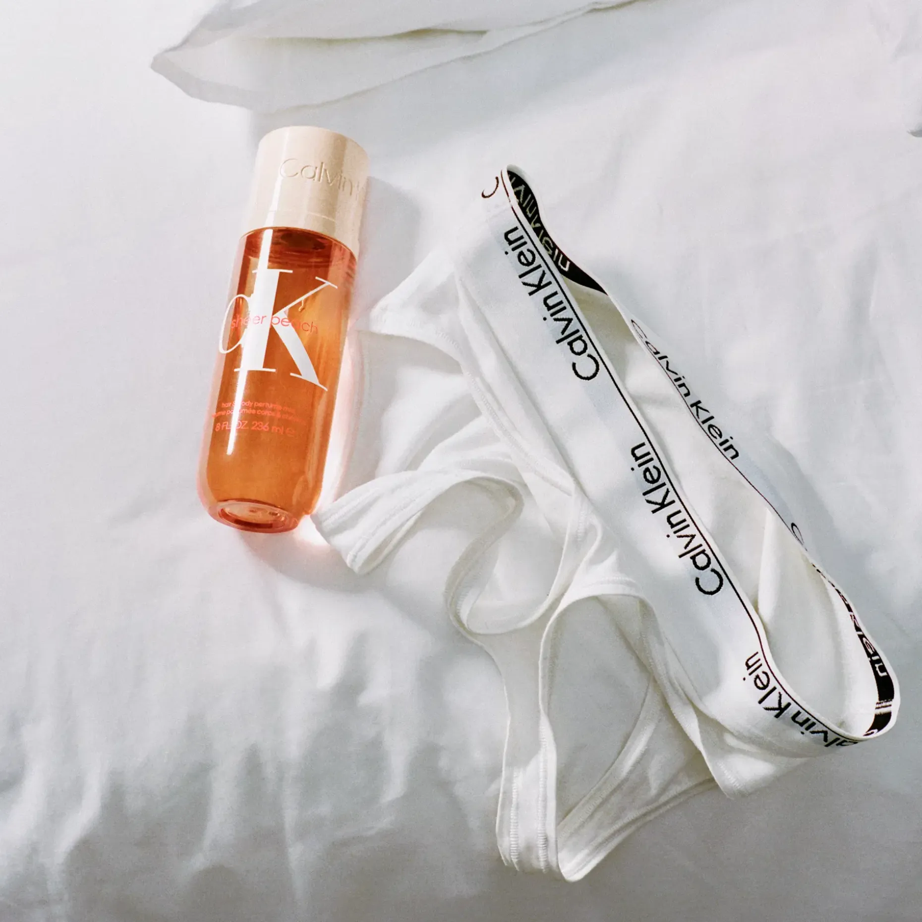 Calvin Klein Hair & bodymist Sheer Peach 236 ml hius- ja vartalotuoksu