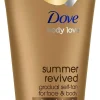 Dove Summer Revived Tumma Itseruskettava Asteittain itseruskettava kosteusvoide antaa päivettynyttä hehkua 75 ML