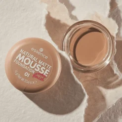 essence NATURAL MATTE MOUSSE meikkivoide 16 g