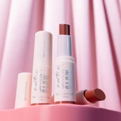 essence satin GLOW luminous shine huulipuna 02