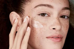 Estée Lauder DayWear Multi-Protection Anti-Oxidant 24H-Moisture Creme SPF 15 hoitovoide 30 ml