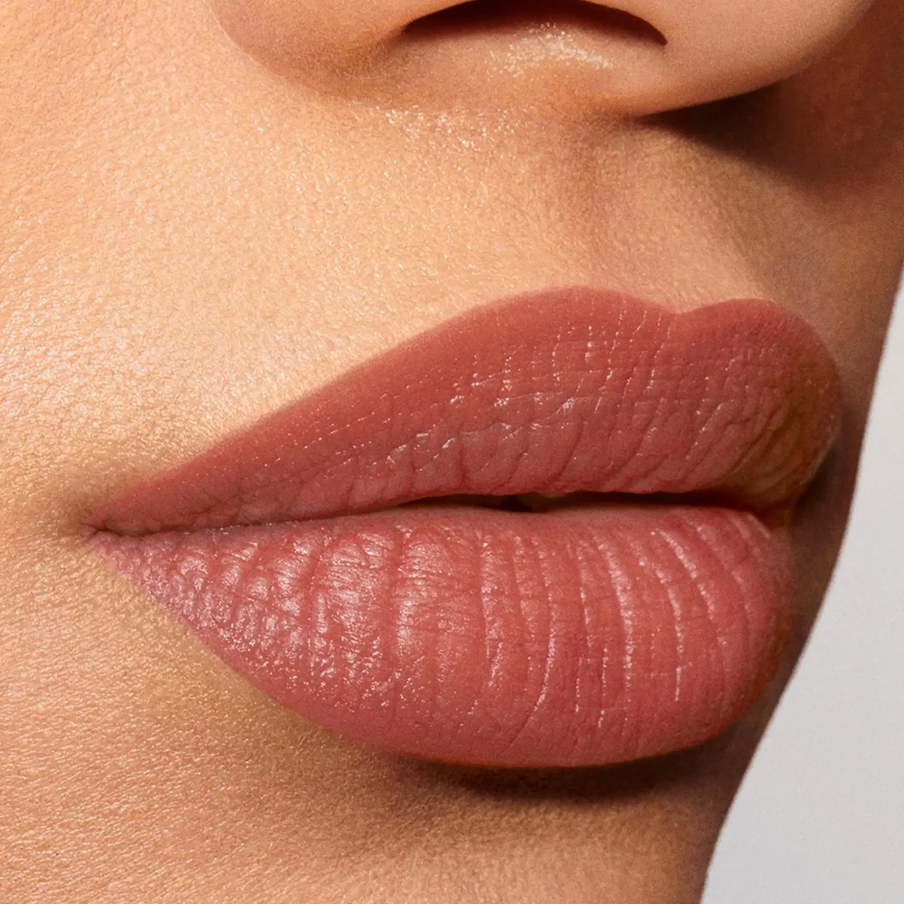Estée Lauder Pure Color Explicit Vellum Matte Lipstick huulipuna 0,7 g
