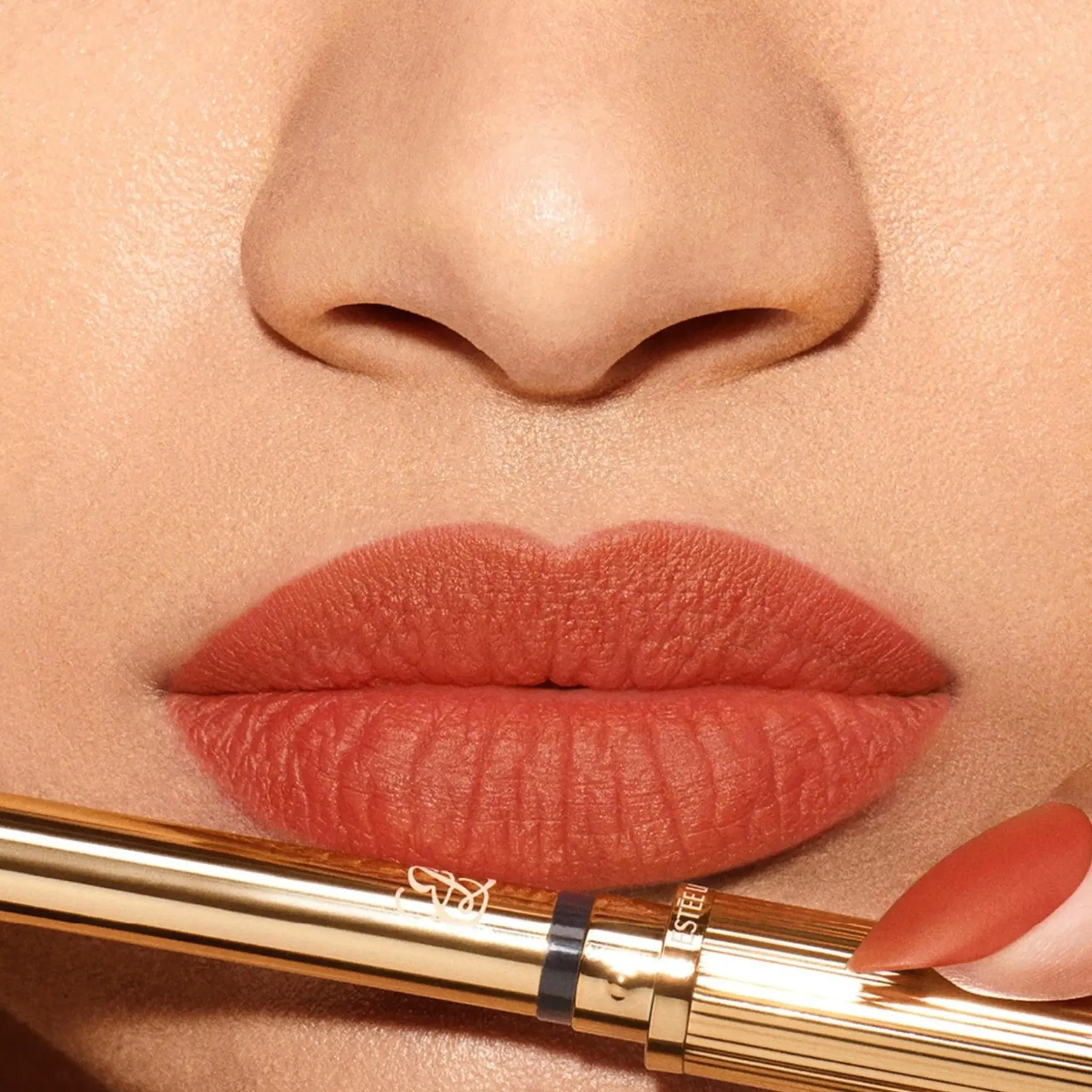 Estée Lauder Pure Color Explicit Vellum Matte Lipstick huulipuna 0,7 g