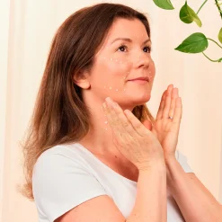 Evolve Organic Beauty Age Defying Lifting kasvoseerumi 30ml