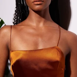 Fenty Beauty Body Sauce Body Luminizing Tint vartaloa heleyttävä voide 95 ml