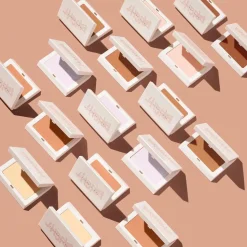 Fenty Beauty Bright Fix Instant Brightening + Blurring Powder puuteri 8.50g