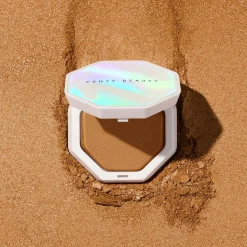 Fenty Beauty Demi'Glow Light-Diffusing Highlighter korostuspuuteri 3,5 g