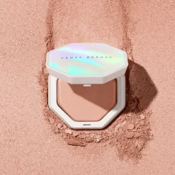 Fenty Beauty Demi'Glow Light-Diffusing Highlighter korostuspuuteri 3,5 g
