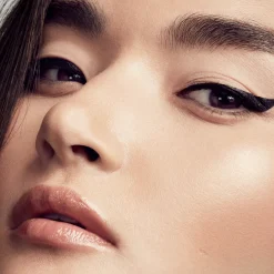 Fenty Beauty Flyliner Longwear Liquid Eyeliner nestemäinen silmänrajausväri 0,55 ml