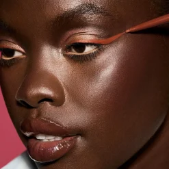 Fine Linez Lash Line-Enhancing Eyeliner silmänrajauskynä 0.1 gr