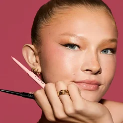 Fine Linez Lash Line-Enhancing Eyeliner silmänrajauskynä 0.1 gr