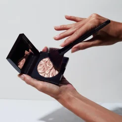 Laura Mercier Face Illuminator Highlighting Powder korostuspuuteri 9 g