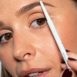 LH cosmetics Infinity Brow Pen -kulmakynä 0,07 g