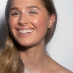 LH cosmetics Sparkl -nestemäinen luomiväri 3,3 ml