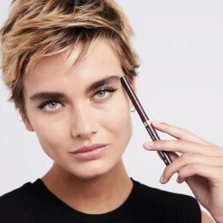 L'Oréal Paris Infaillible Grip 24H Precision Felt eyeliner nestemäinen silmänrajausväri