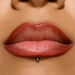 MAC Cosmetics Lipglazer Glossy Liner -huultenrajauskynä 0,25 g