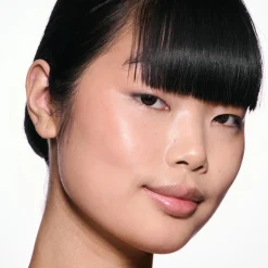 MAC Cosmetics Skinfinish Lightstruck Liquid Highlighter -korostusväri 15 ml