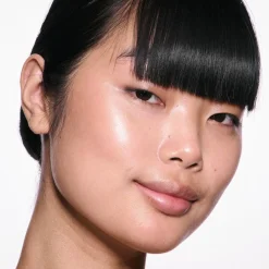 MAC Cosmetics Skinfinish Lightstruck Liquid Highlighter -korostusväri 15 ml