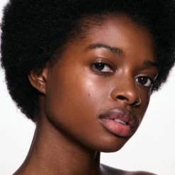 MAC Cosmetics Skinfinish Lightstruck Liquid Highlighter -korostusväri 15 ml