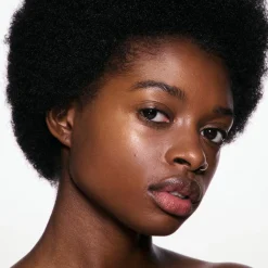 MAC Cosmetics Skinfinish Lightstruck Liquid Highlighter -korostusväri 15 ml