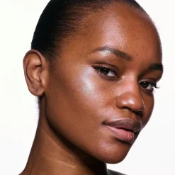 MAC Cosmetics Skinfinish Lightstruck Liquid Highlighter -korostusväri 15 ml