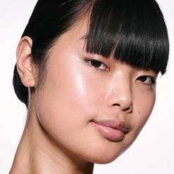 MAC Cosmetics Skinfinish Lightstruck Liquid Highlighter -korostusväri 15 ml