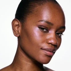 MAC Cosmetics Skinfinish Lightstruck Liquid Highlighter -korostusväri 15 ml