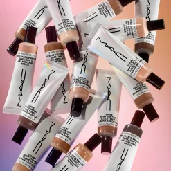 MAC Cosmetics Strobe Dewy Skin Tint -sävyttävä kosteusvoide 30 ml