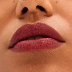 MAC Locked Kiss 24Hr Lipstick huulipuna 1,8 g