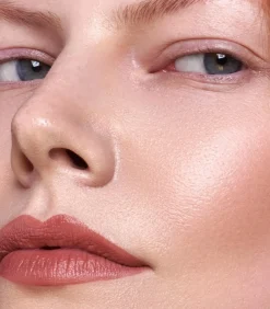 Madara Velvet Wear Lipstick huulipuna 3,8 g