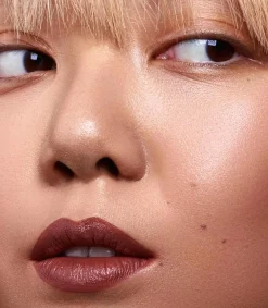 Madara Velvet Wear Lipstick huulipuna 3,8 g