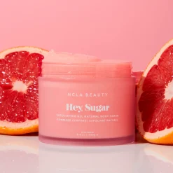 NCLA Beauty Hey, Sugar Pink Grapefruit Body Scrub vartalokuorinta 250 g