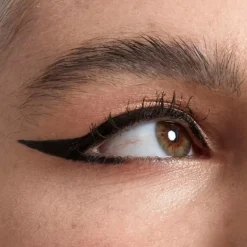 NYX Professional Makeup Epic Wear Semi Permanent Liquid Liner silmänrajauskynä 3,5 ml