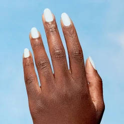 OPI Nature Strong Lacquer kynsilakka 15 ml