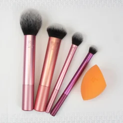 Real Techniques Everyday essentials -meikkisivellinsetti