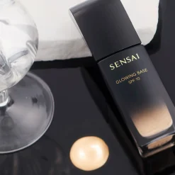Sensai Glowing Base SPF 10 meikinpohjustusvoide 30ml