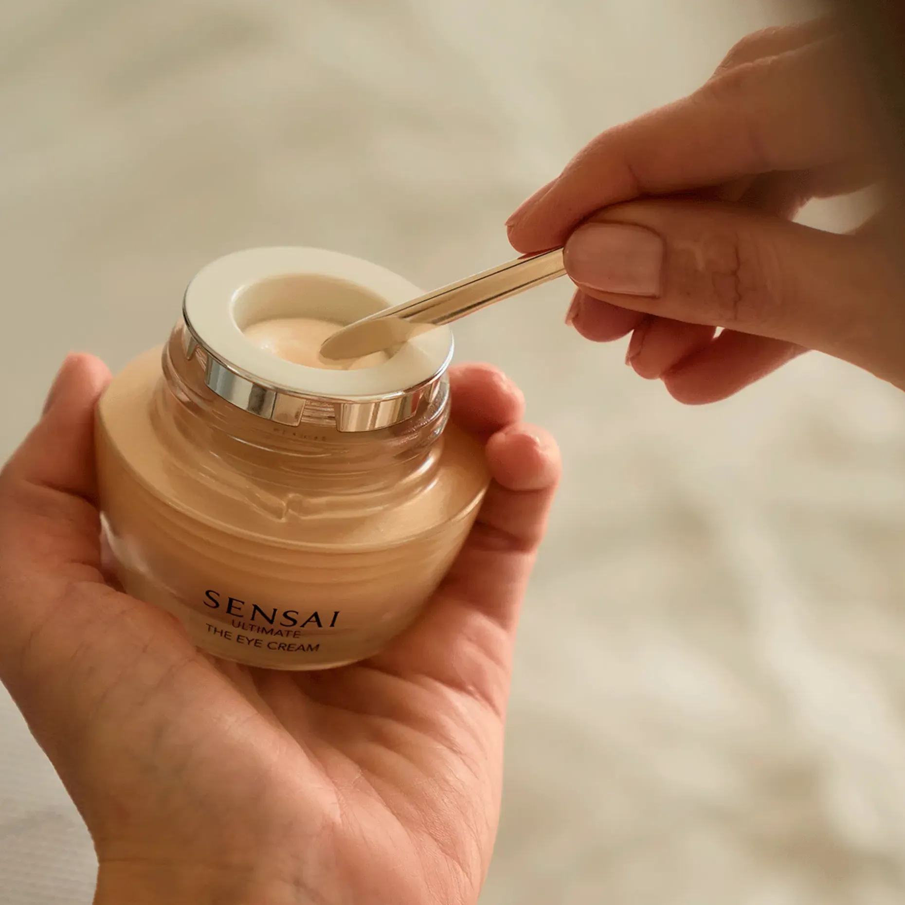 SENSAI Ultimate The Eye Cream ylellinen silmänympärysihon hoitovoide 15 ml