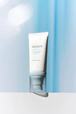 SKIN1004 Madagascar Centella Hyalu-Cica Water-Fit Sun Serum SPF50+ aurinkosuojavoide 50 ml