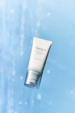 SKIN1004 Madagascar Centella Hyalu-Cica Water-Fit Sun Serum SPF50+ aurinkosuojavoide 50 ml