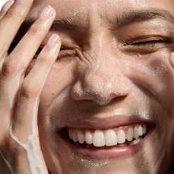 The Inkey List Hydrating Cream to Milk puhdistusemulsio 50ml